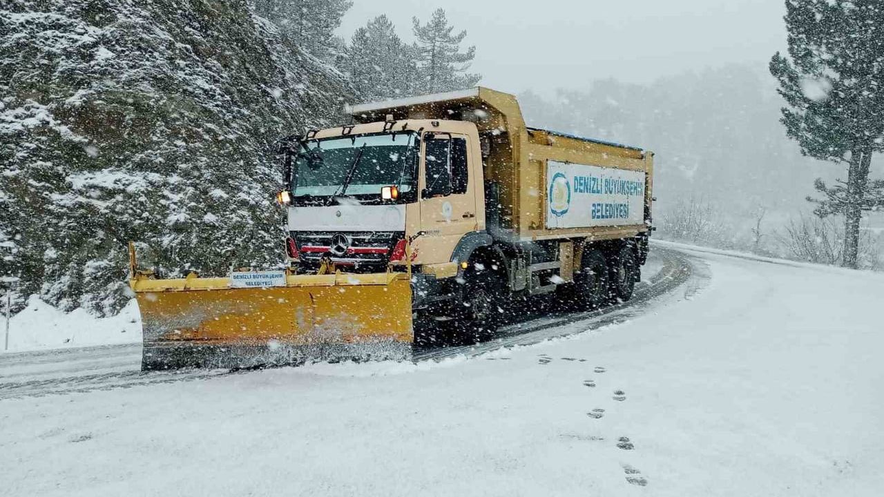 Denizli'de Karla Mücadele Çalışmaları Devam Ediyor