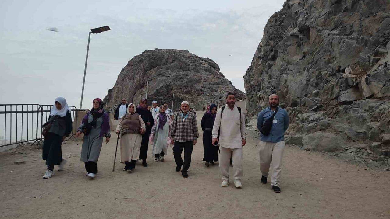 Denizlili Umreciler Hira Nur Dağı'nda Manevi Deneyim Yaşadı