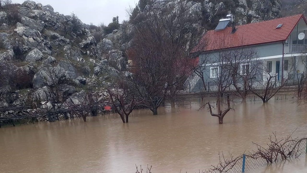 Derebucak’ta Araziler Su Altında Kaldı