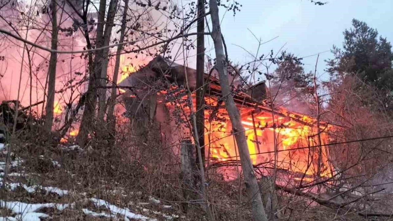 Dereiçi Köyü'nde Ev Yangını Sonucu Kullanılamaz Hale Geldi
