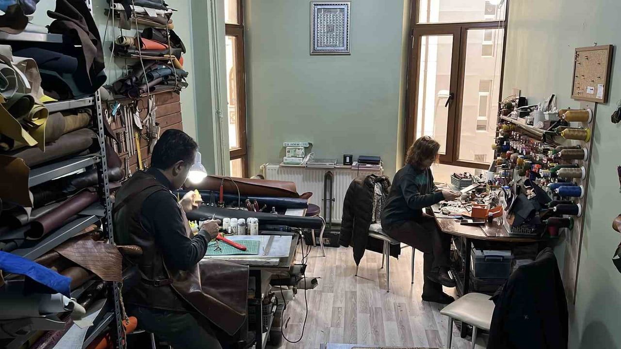 Deri Sanatıyla Yaratıcı Saat Kordonu Üretimi