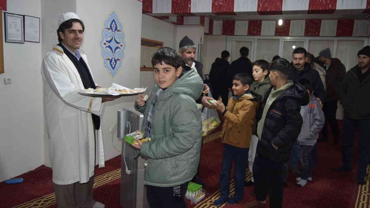 Dicle'de Miraç Kandili Coşkuyla Kutlandı