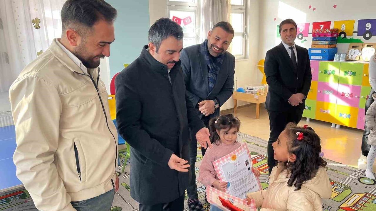 Dicle İlçesinde Karneler Dağıtıldı