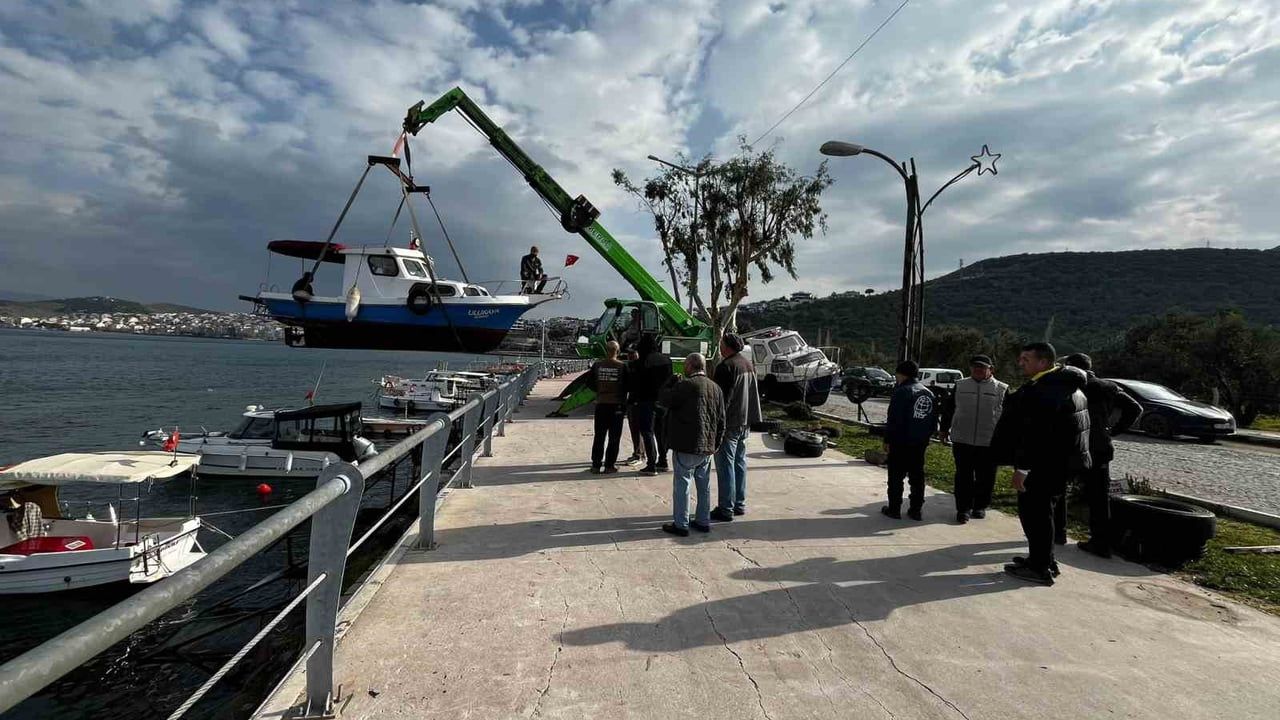 Dikili'de Fırtınaya Karşı Önlem: Balıkçı Tekneleri Karaya Alındı