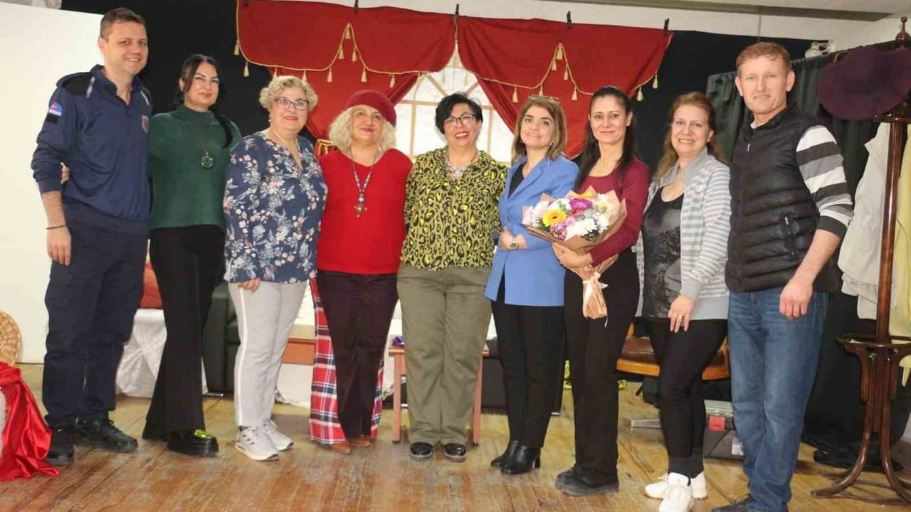 Dikili Umut Tiyatrosu'ndan 'Umutlu Mahkumlar' Projesi