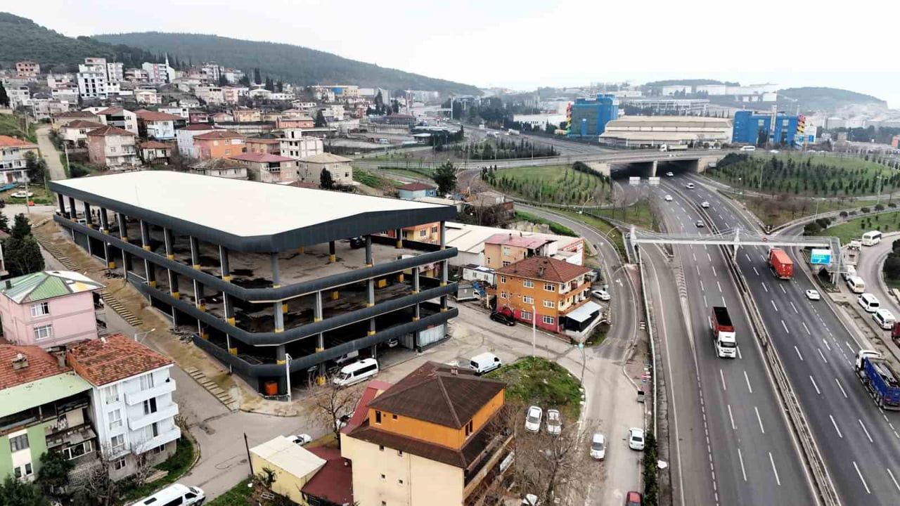 Dilovası’ndaki Katlı Otopark Belediyeye Dönüşüyor