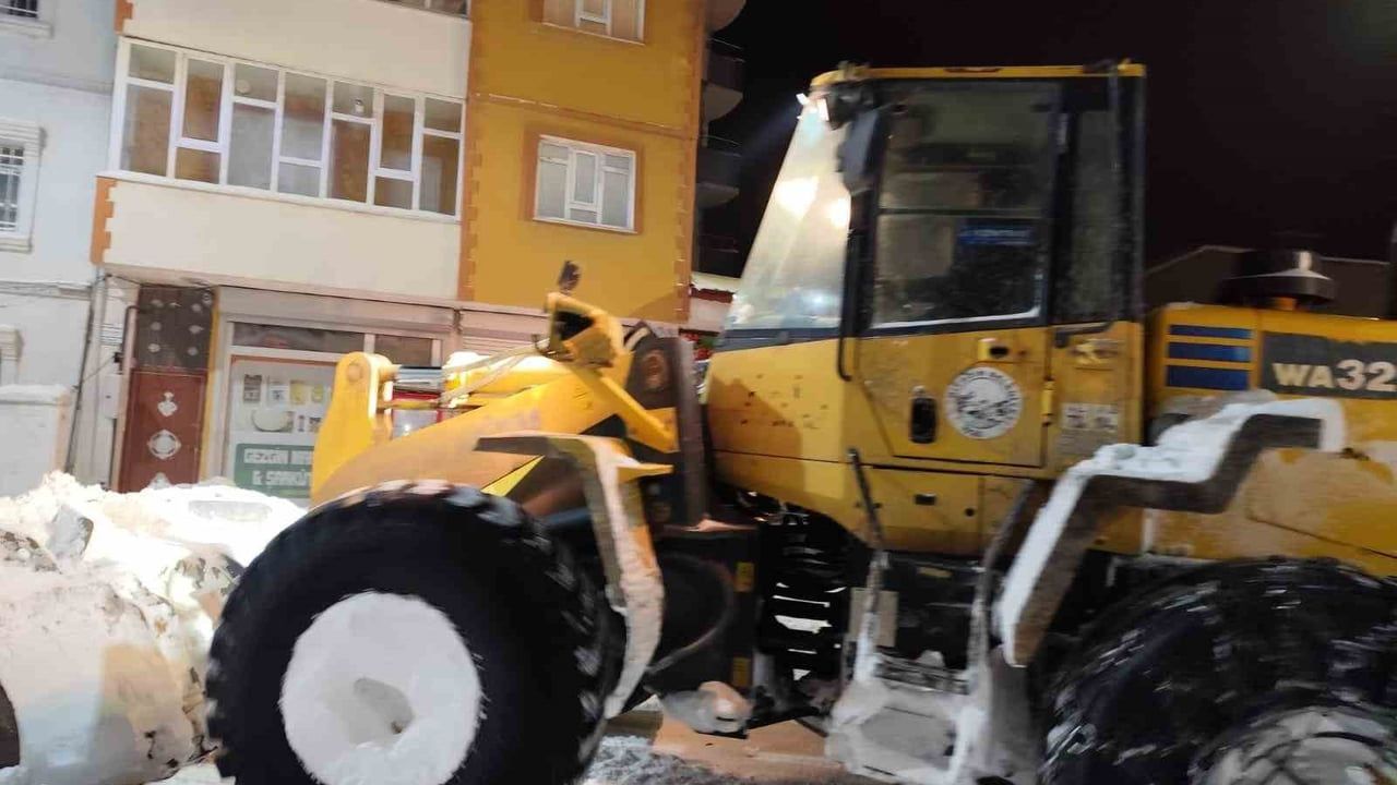 Diyadin'de Karla Mücadele Çalışmaları Devam Ediyor