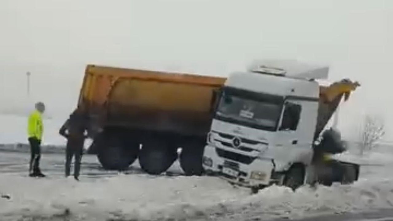 Diyarbakır'da 5 Araçlı Zincirleme Kaza