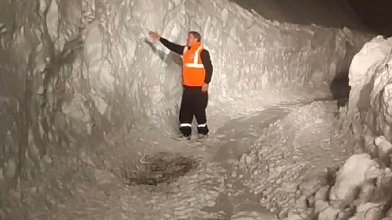 Diyarbakır'da Kar Kalınlığı 3 Metreyi Aştı