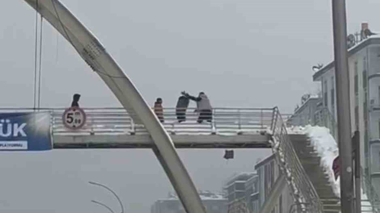 Diyarbakır'da Kar Topu Attıkları Gerekçesiyle Çocuklar Darbedildi