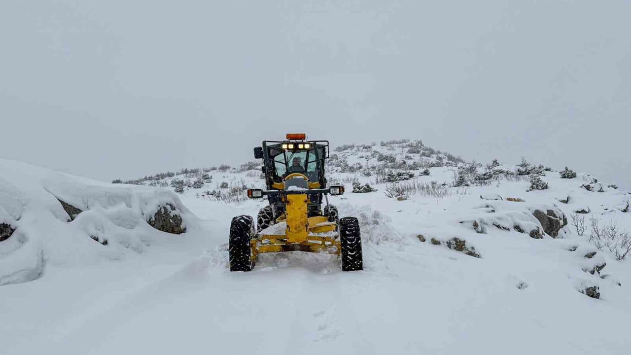 Diyarbakır'da Karla Mücadele Başarıyla Sonuçlandı