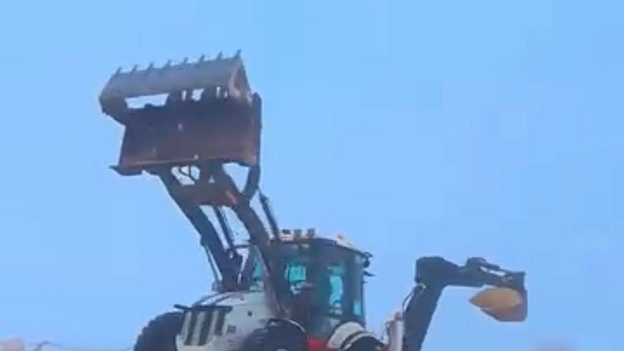 Diyarbakır'da Kepçe Operatöründen Şaşırtan Drift Gösterisi