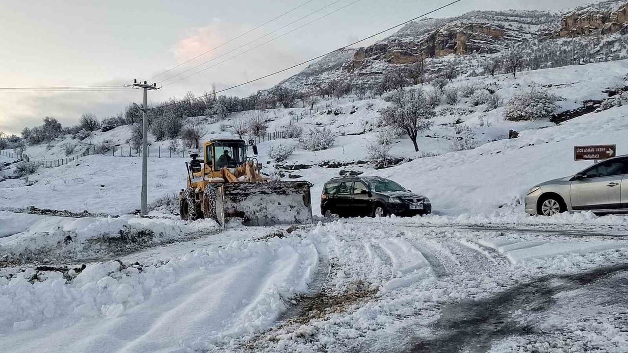 Diyarbakır'da Kırsal Mahalle Yolları Ulaşıma Açılıyor