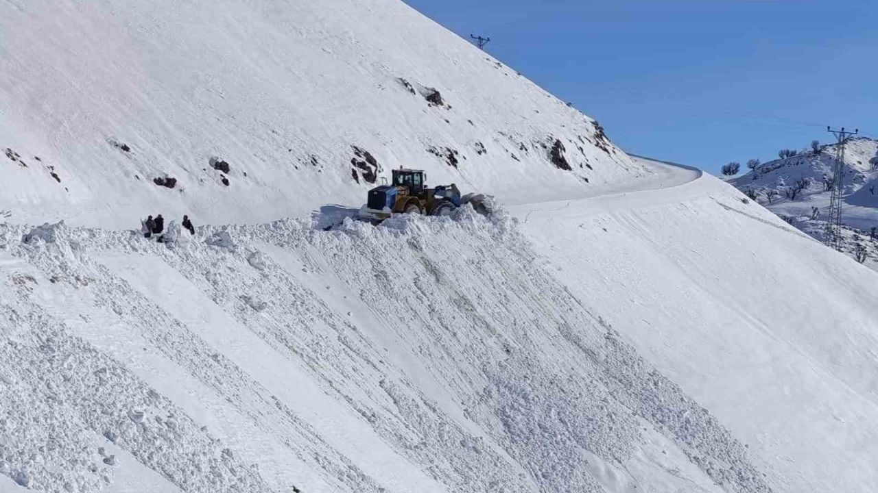 Diyarbakır'da Kırsal Mahallelere 2622 Km Yol Açıldı