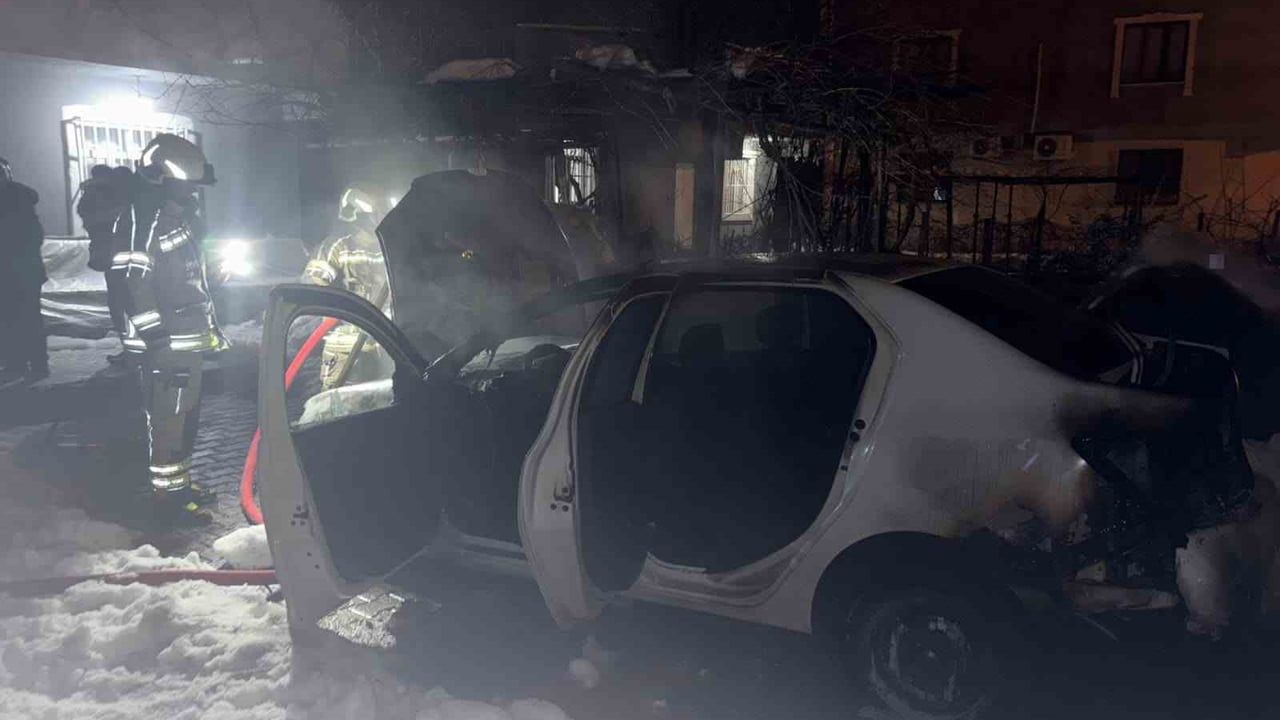 Diyarbakır'da Seyir Halindeki Araç Yangın Çıkardı