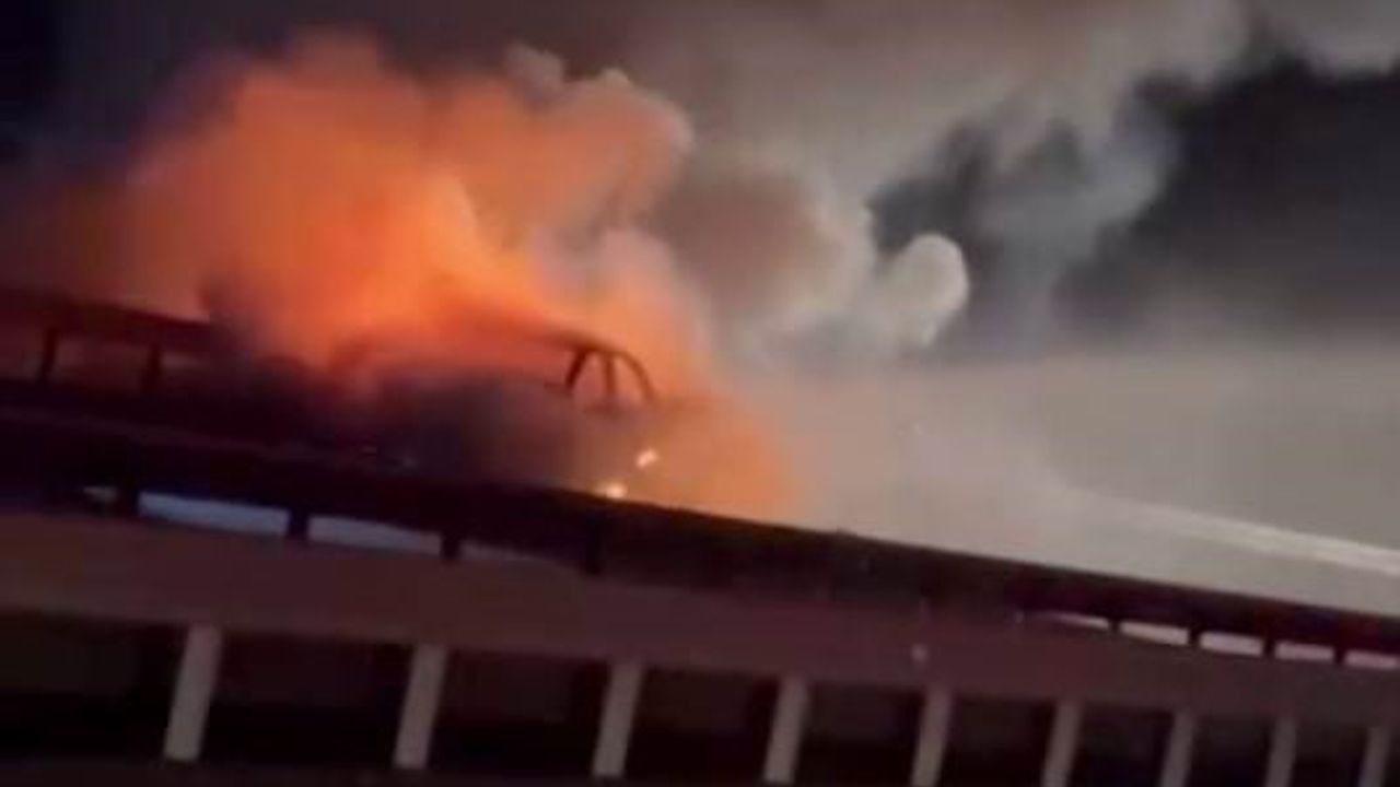 Diyarbakır'da Seyir Halindeki Araç Yangını