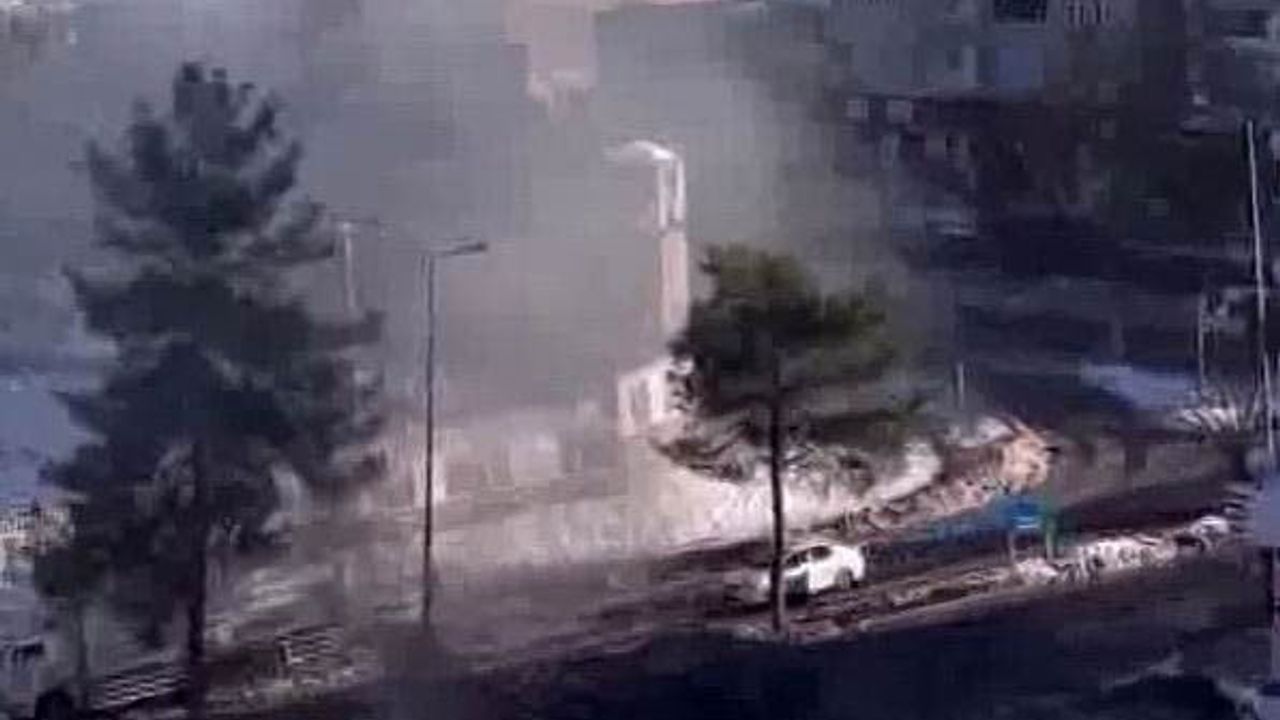 Diyarbakır'da Seyir Halindeki Pikap Alev Aldı