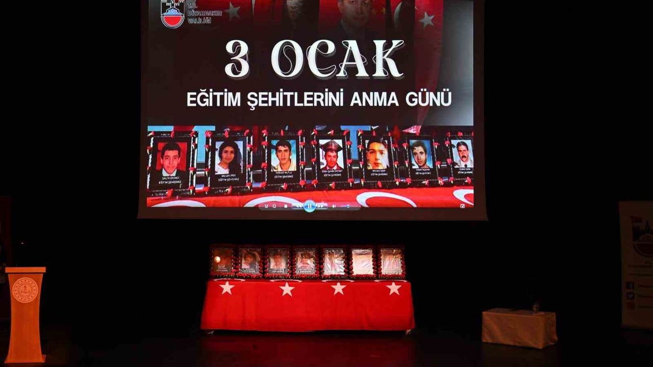 Diyarbakır'da Terör Saldırısı Kurbanları Anıldı