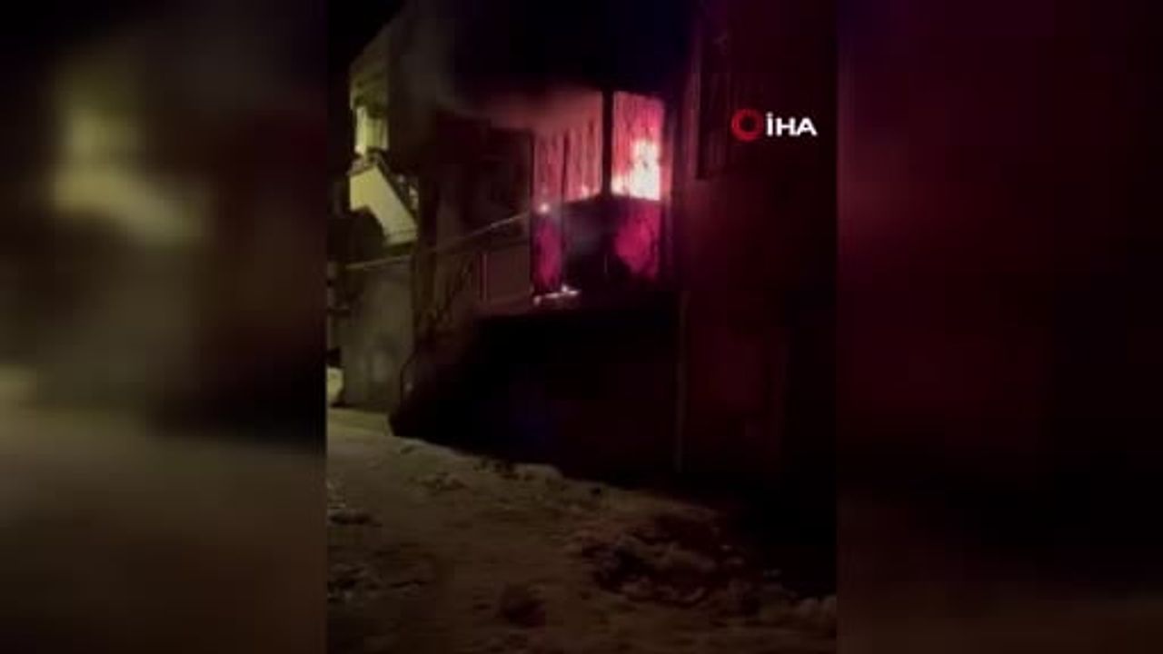 Diyarbakır'da Yangın: İki Kişi Dumandan Etkilendi