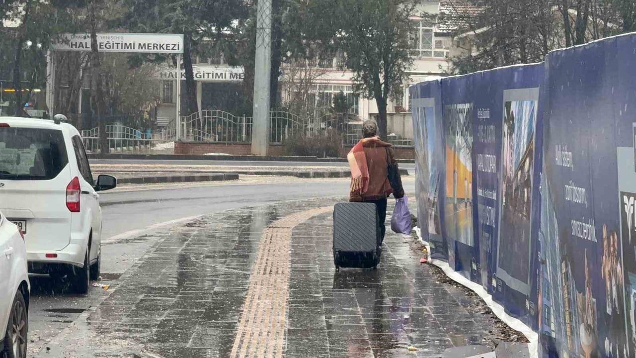 Diyarbakır'da Yeniden Kar Yağışı Başladı