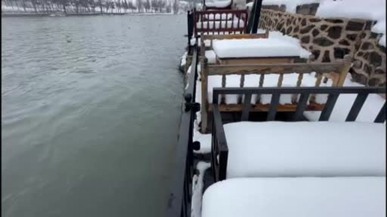 Diyarbakır'da Yoğun Kar Dicle Nehri'nin Su Seviyesini Artırdı