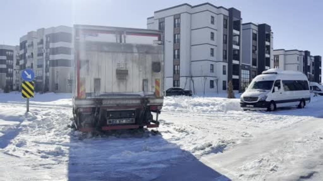 Diyarbakır’da Yoğun Kar Yağışı Hayatı Olumsuz Etkiliyor