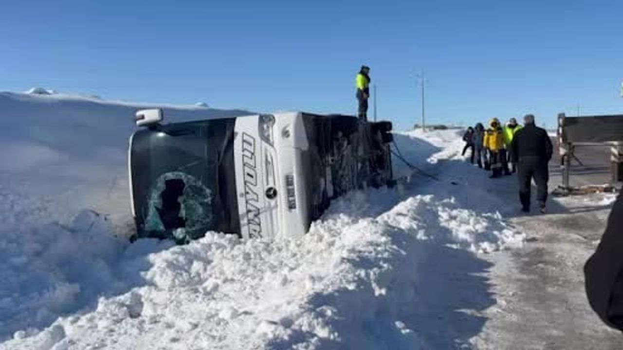 Diyarbakır'da Yolcu Otobüsü Devrildi: 6 Yaralı