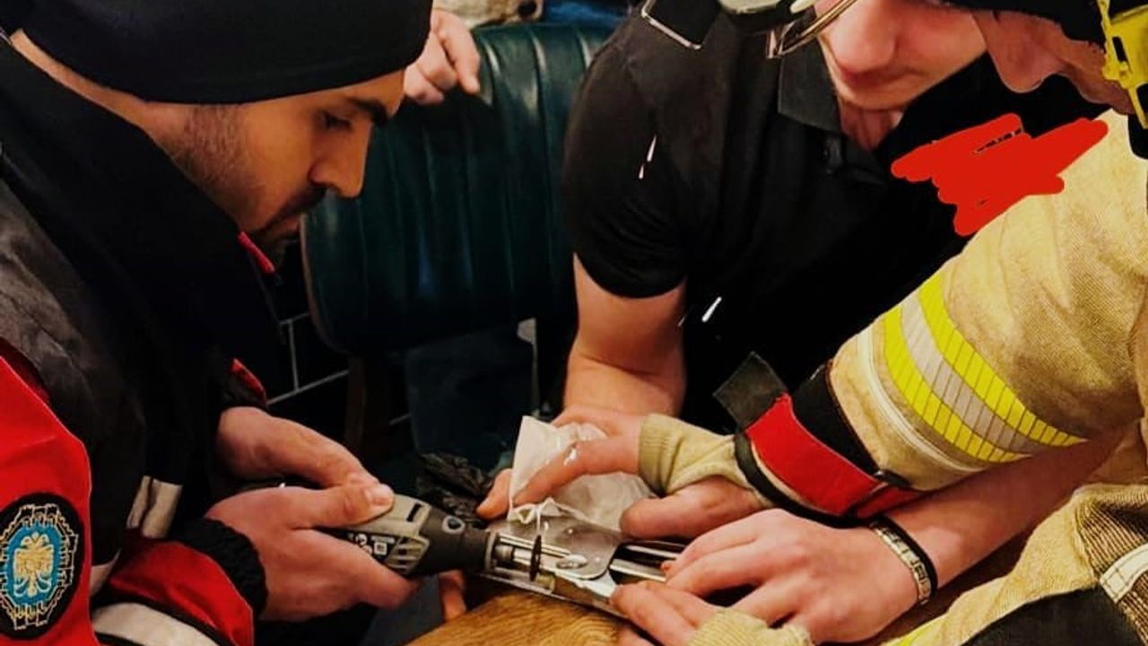 Diyarbakır'da Zımbaya Sıkışan Parmak İçin İtfaiye Harekete Geçti