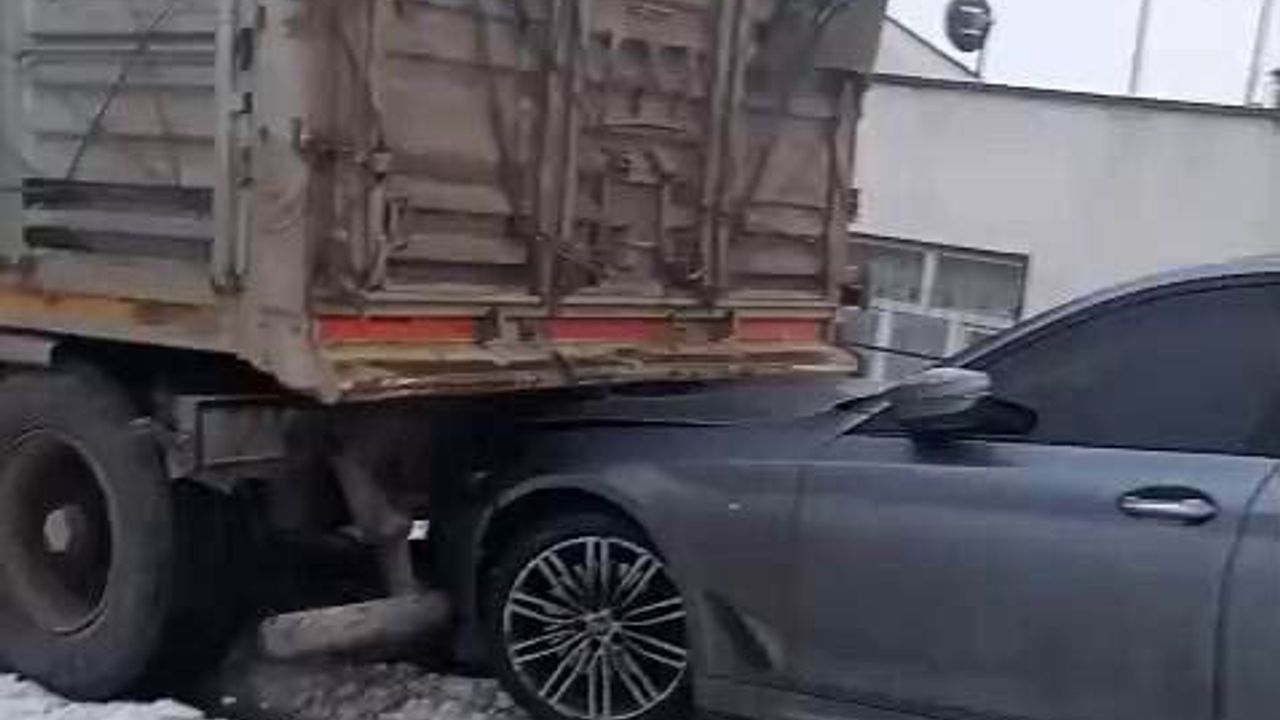 Diyarbakır'da Zincirleme Trafik Kazası: 2 Yaralı