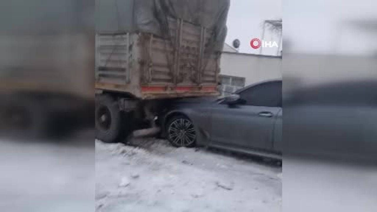 Diyarbakır'da Zincirleme Trafik Kazası: 2 Yaralı