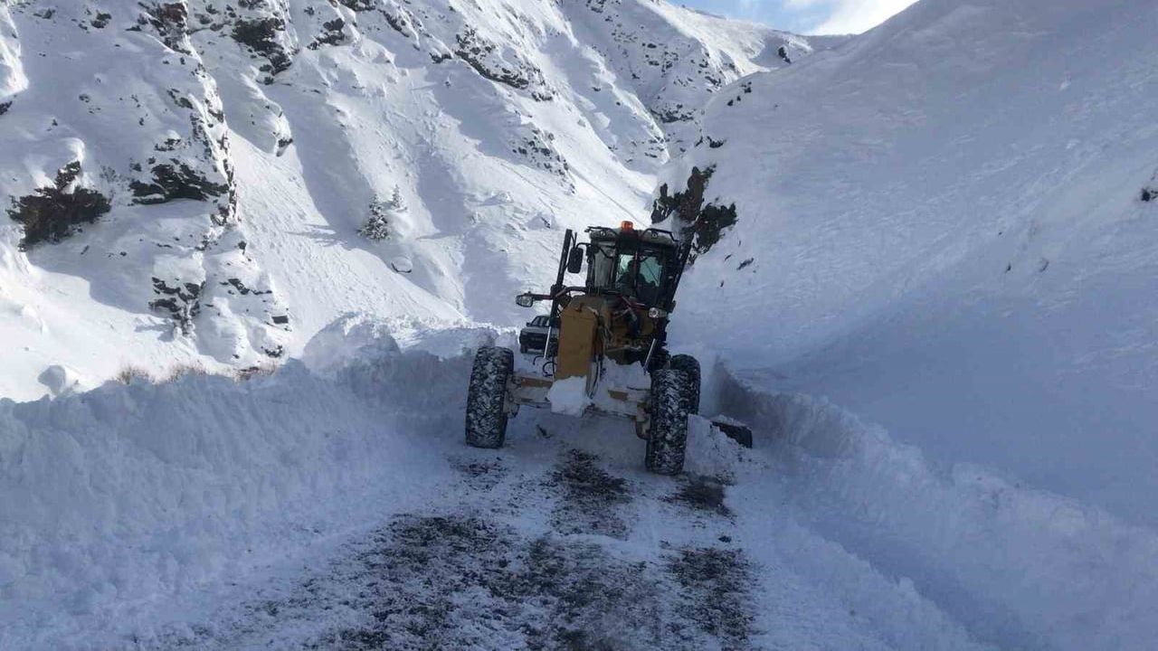 Doğu Anadolu'da Kar ve Tipi Etkisini Gösteriyor