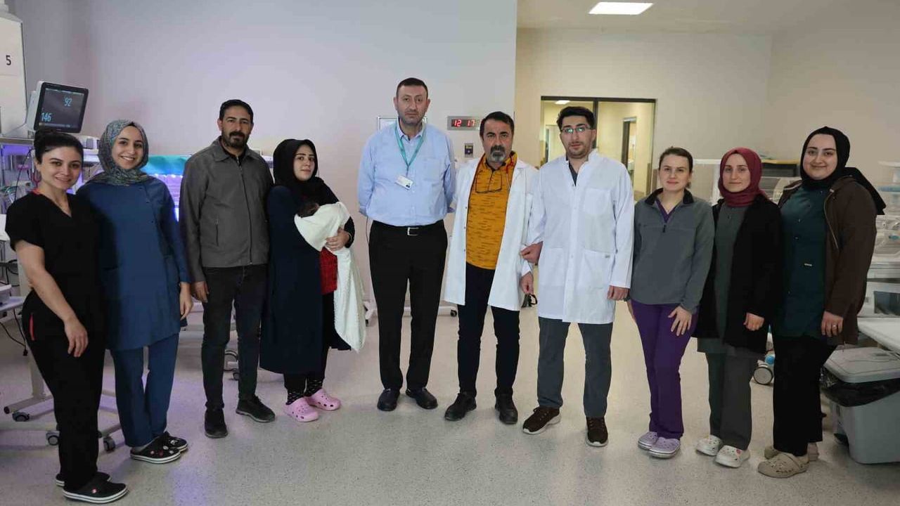 Doğuştan Yemek Borusu Olmayan Bebek Elazığ'da Hayata Tutundu