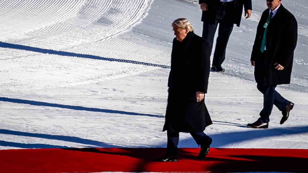 Donald Trump Davos'a Gecikmeli Ulaştı