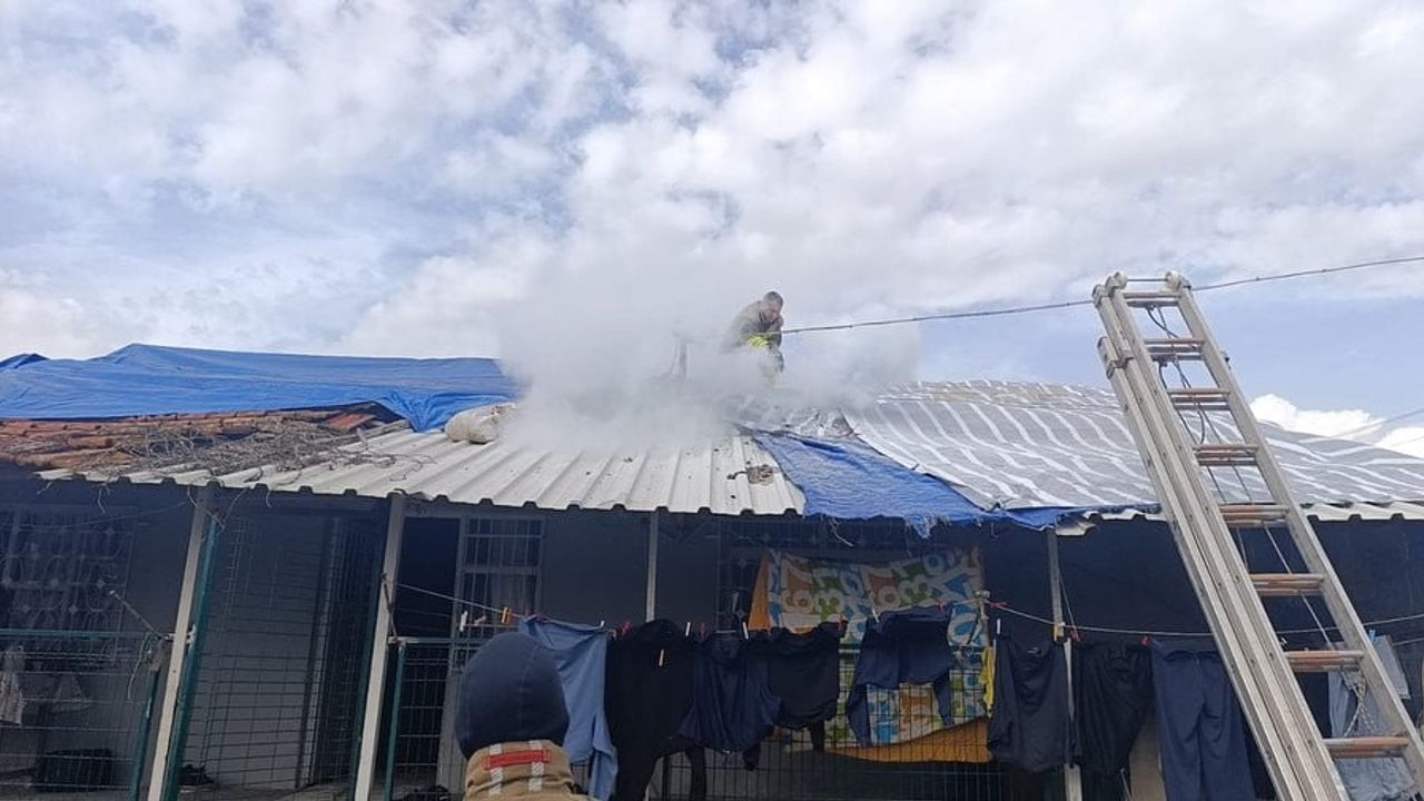 Dörtyol'da Çatı Yangını Kontrol Altına Alındı