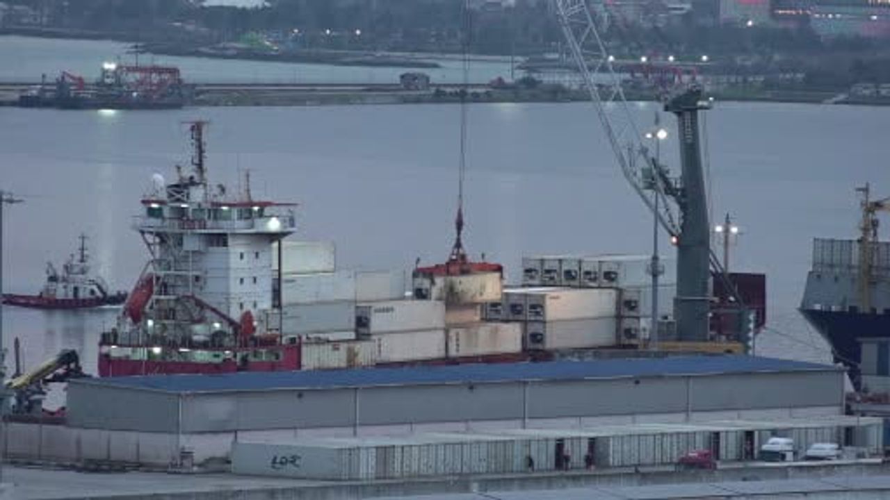 Dron Saldırısına Uğrayan 'Aurelia' Gemi Samsun Limanı'na İndi