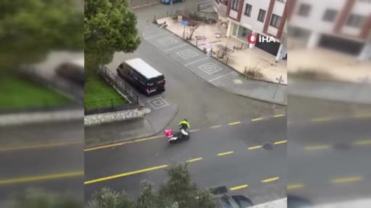 Duyarlı Motokurye, Tıkanan Mazgalları Temizledi