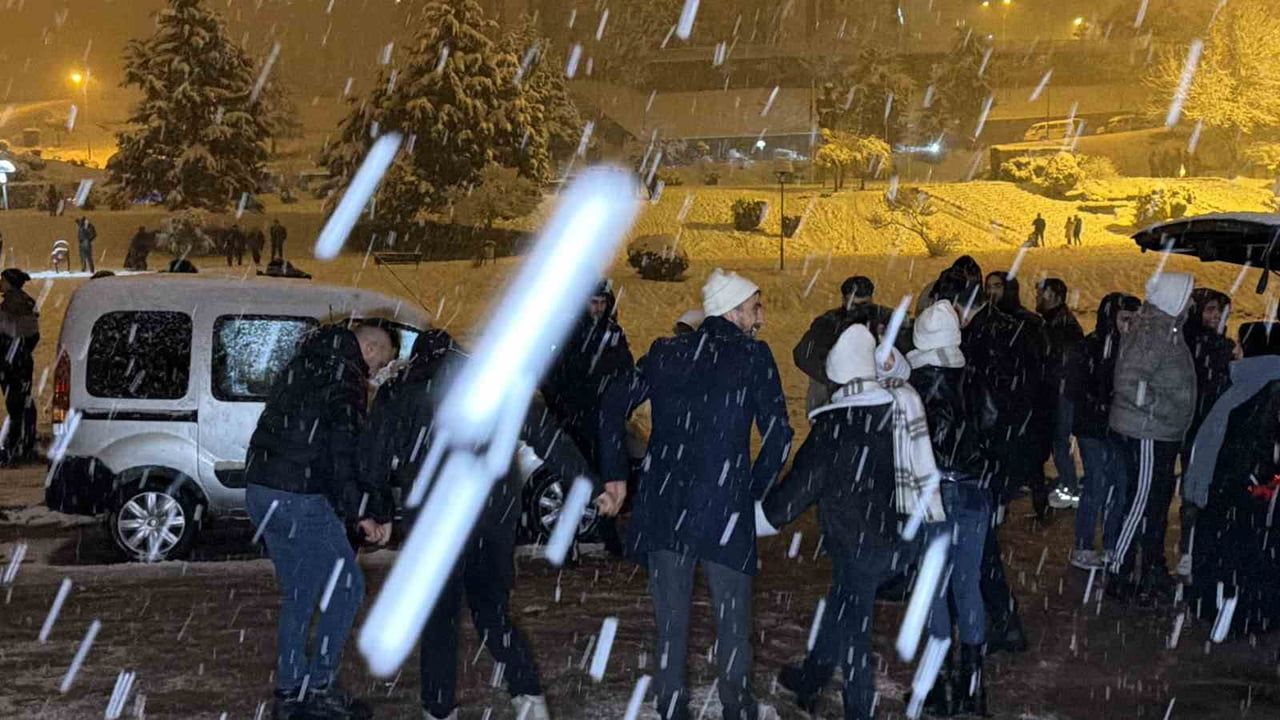 Düzcalılar Kış Eğlencesini Kar Yağışıyla Yaşadı