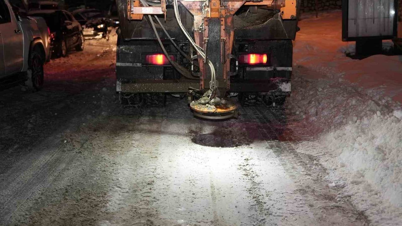 Düzce Belediyesi Karla Mücadelede Başarılı Performans Sergiledi