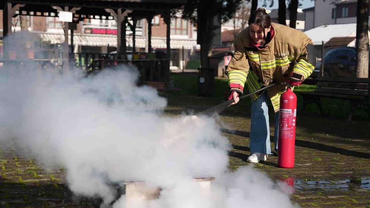 Düzce'de BELMEK Kursiyerlerine Yangın Eğitimi Verildi