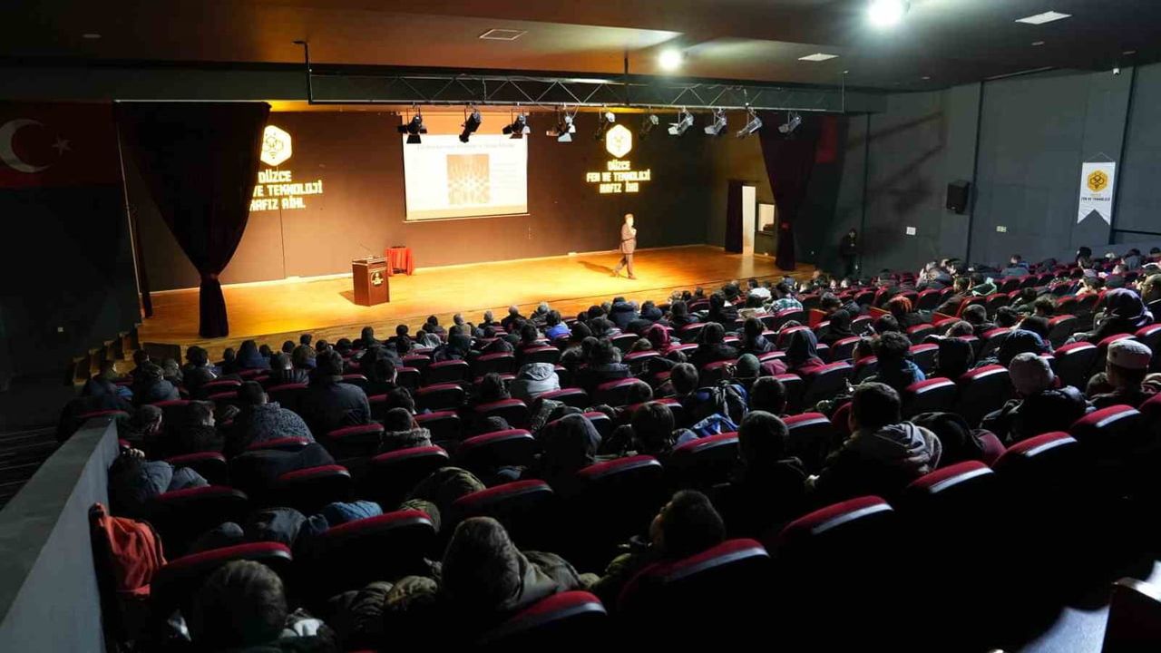 Düzce'de "Dünü Oku, Yarını Yaz" Konferansı Düzenlendi