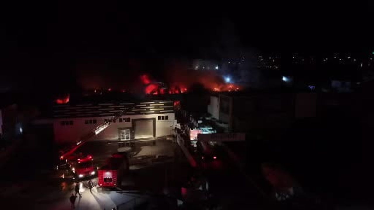 Düzce'de Fabrika Yangını Havadan Görüntülendi