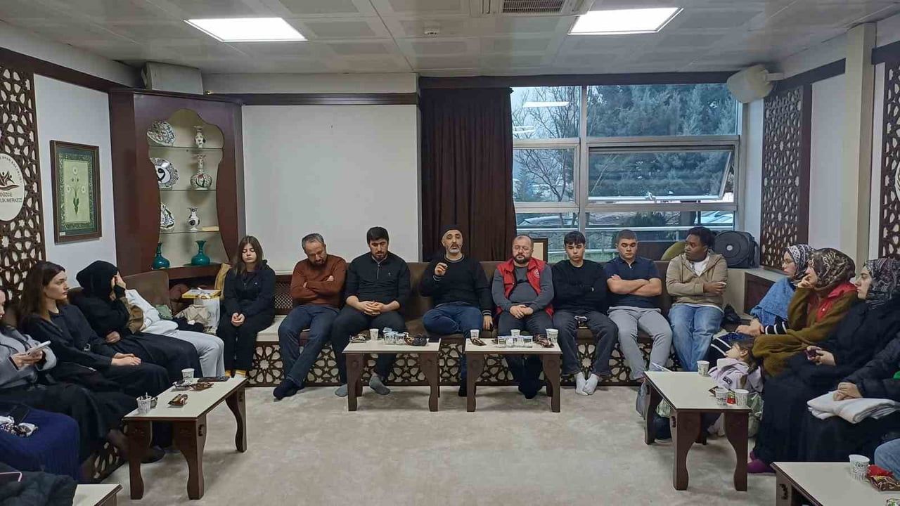 Düzce'de Gençlere Manevi Etkinlik Düzenlendi
