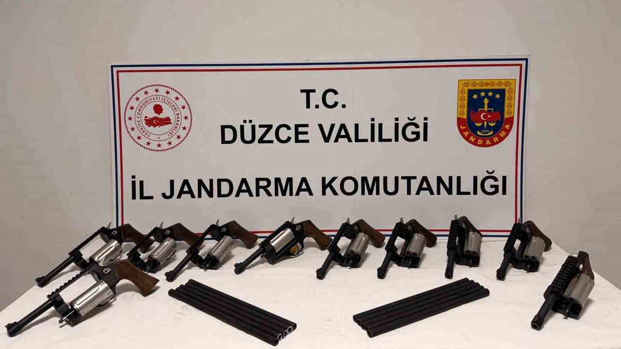 Düzce'de Kaçak Silah Operasyonu: İki Kişi Gözaltında