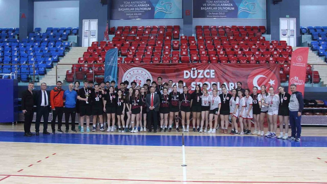 Düzce'de Korfbol Heyecanı: Farabi Anadolu Lisesi Şampiyon