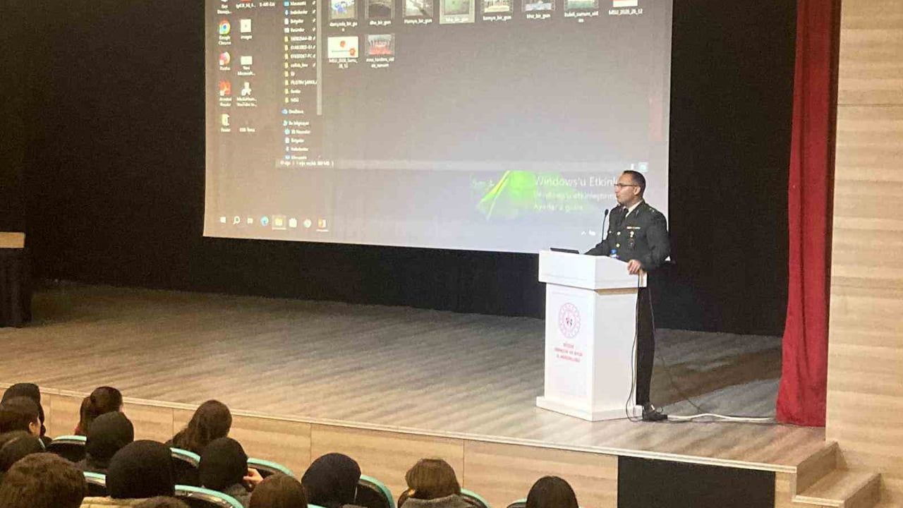 Düzce'de Öğrencilere Askerlik Mesleği ve MSÜ Tanıtıldı