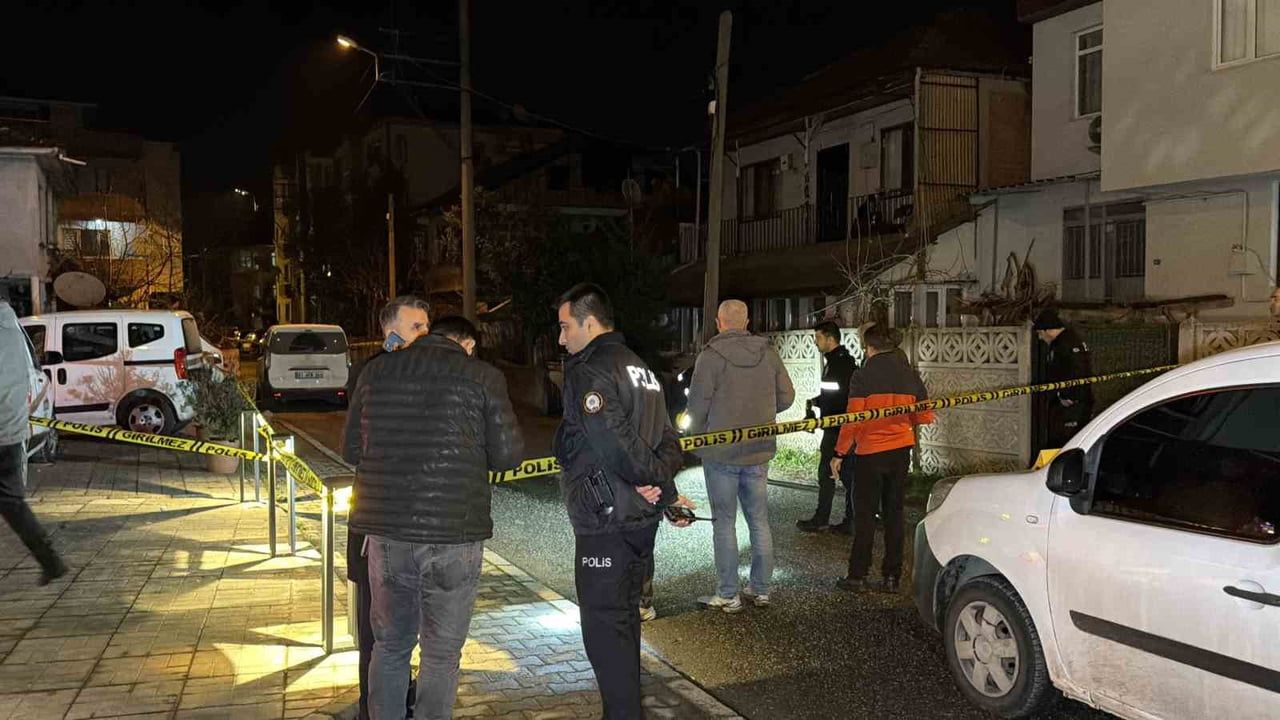 Düzce'de Sokak Ortasında Silahla Kendini Vuran Genç Hayatını Kaybetti