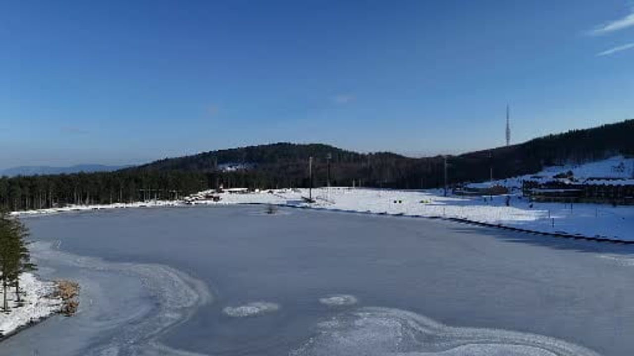Düzce'de Topuk Yaylası Göleti Buz Tutuyor