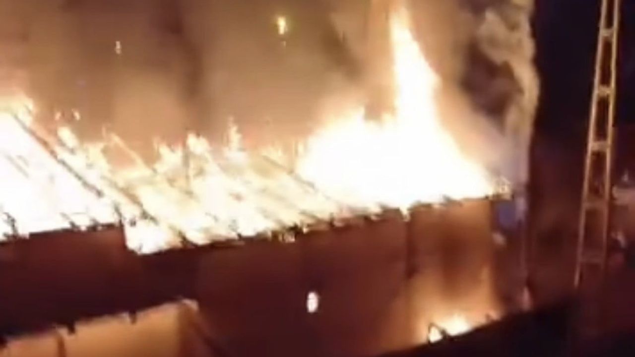 Düzce’de Yangın: Mobilya Atölyesi Kül Oldu