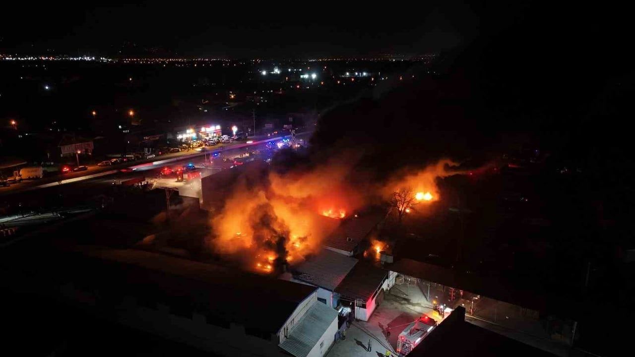 Düzce'deki Strafor Fabrikasında Yangın: Hasar Tespit Edildi