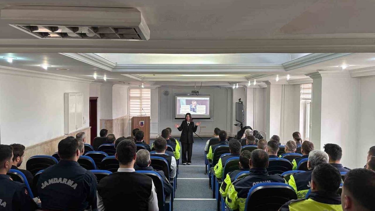 Düzce Jandarma'da Etkili İletişim Semineri